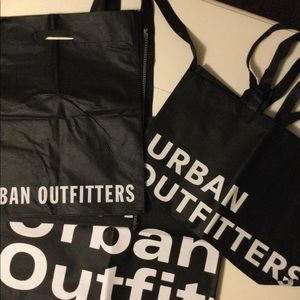 7 Urban Outfitter reusable shopping bags